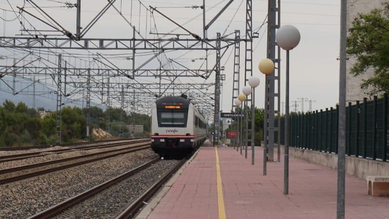 Es millorarà la seguretat de la línia ferroviària entre València i Tarragona amb un sistema antivandàlic