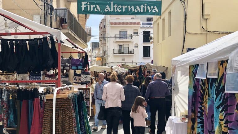 Arriba la Fira Alternativa de l’Ametlla de Mar amb una àmplia oferta de productes naturals i artesans