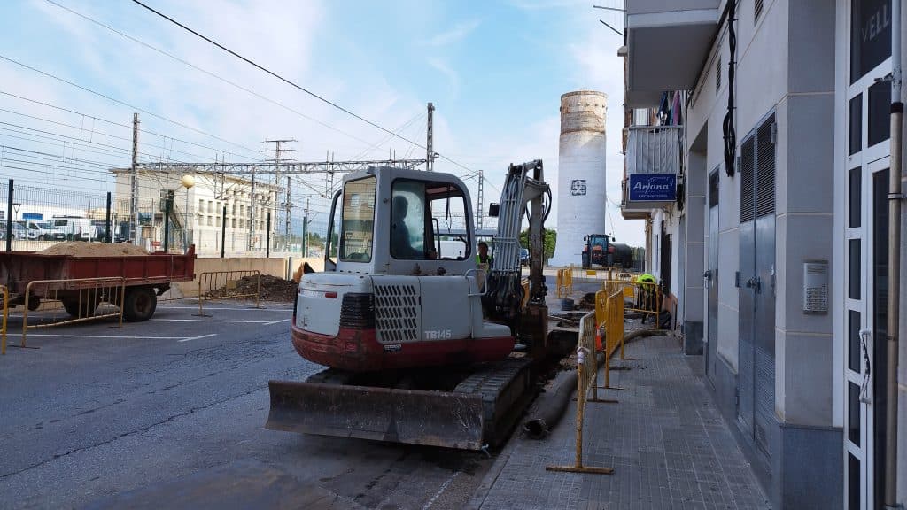 Es renoven desenes de metres de canonada a l’Av. Amistat Hispano Italiana