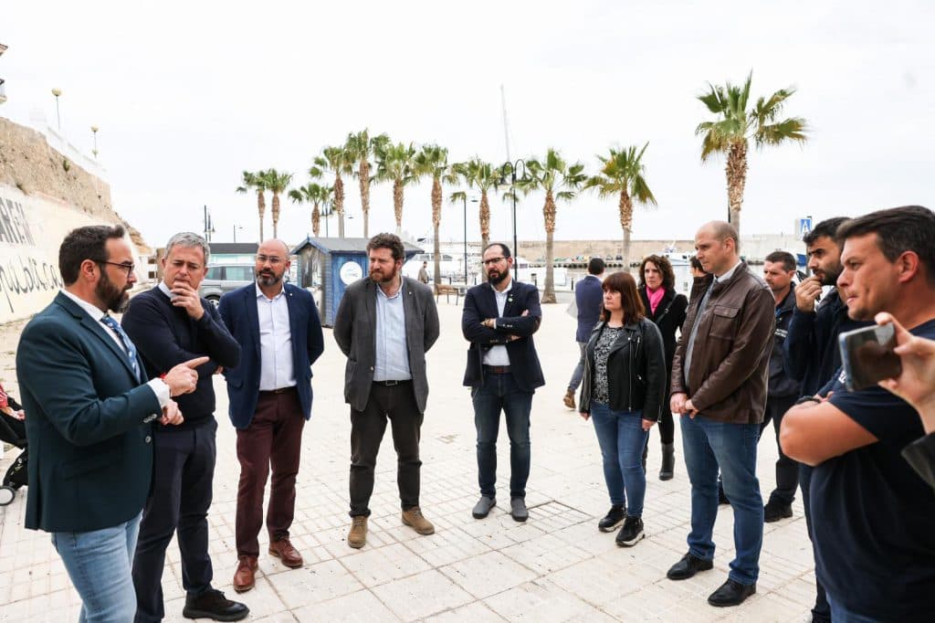 El conseller de Territori, Juli Fernández, anuncia el seu compromís per tirar endavant un nou projecte a la façana marítima de l’Ametlla de Mar