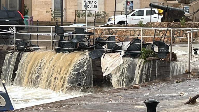 Les fortes pluges inunden l’Ametlla de Mar