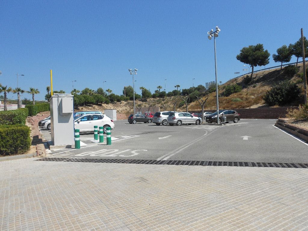 Zona de aparcamiento del Puente del Polideportivo