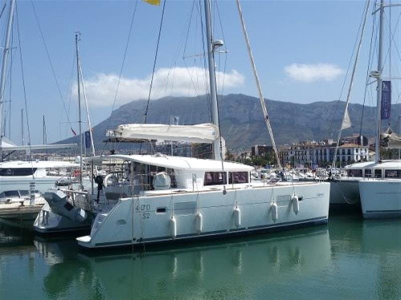 Sailing Catamaran, with capacity for 12 people - Cataexperience
