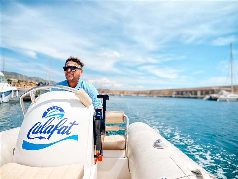 Lloguer d'embarcació amb titulació - Enjoy Calafat